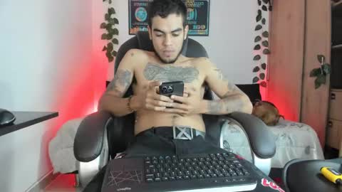 Snapshot of mikee_scooth chatting on February 16, 2025, 2:42 am mikee_scooth online show from February 16, 2025, 2:42 am