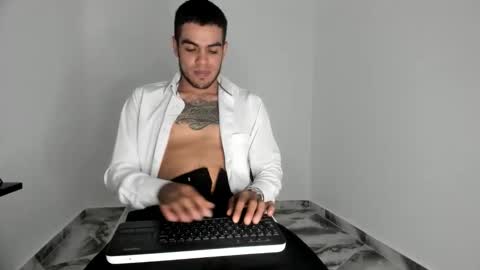 mikee_scooth online show from November 8, 2025, 5:12 pm