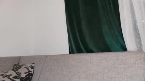 MikeLaur online show from September 18, 2025, 9:28 pm