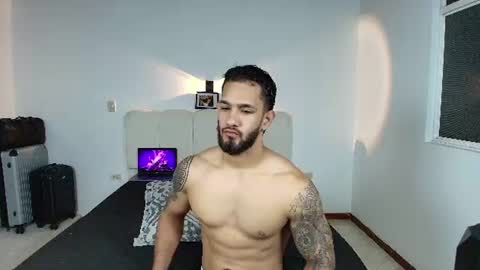 Snapshot of mikethomson01 chatting on July 27, 2026, 1:23 am Mike online show from July 27, 2026, 1:23 am