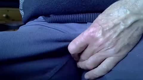 Snapshot of mikeybed chatting on December 4, 2024, 9:40 am mikeybed online show from December 4, 2024, 9:40 am