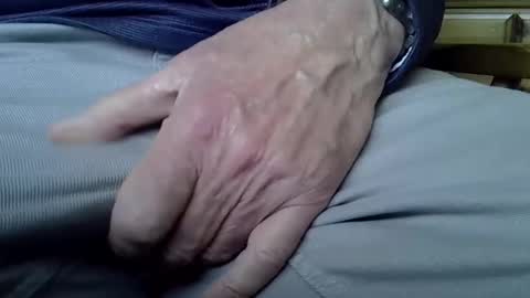 Snapshot of mikeybed chatting on January 28, 2025, 2:10 pm mikeybed online show from January 28, 2025, 2:10 pm