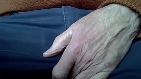 Snapshot of mikeybed chatting on February 4, 2025, 12:44 pm mikeybed online show from February 4, 2025, 12:44 pm