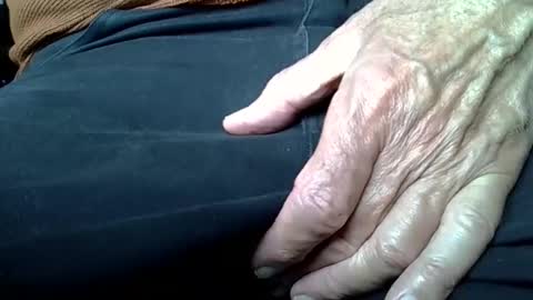 Snapshot of mikeybed chatting on October 7, 2025, 12:02 pm mikeybed online show from October 7, 2025, 12:02 pm