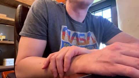 Snapshot of mikeydubs10 chatting on April 8, 2026, 5:35 pm mikeydubs10 online show from April 8, 2026, 5:35 pm