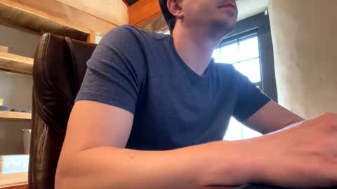 Snapshot of mikeydubs10 chatting on April 14, 2026, 1:39 pm mikeydubs10 online show from April 14, 2026, 1:39 pm