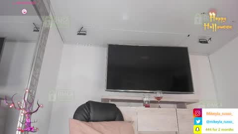 Snapshot of mikeyla_russo_ chatting on October 10, 2025, 11:04 pm Mikeyla online show from October 10, 2025, 11:04 pm