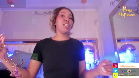 Snapshot of mikeyla_russo_ chatting on October 22, 2025, 8:52 pm Mikeyla online show from October 22, 2025, 8:52 pm