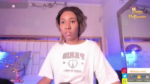 Snapshot of mikeyla_russo_ chatting on October 24, 2025, 8:05 pm Mikeyla online show from October 24, 2025, 8:05 pm