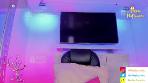 Snapshot of mikeyla_russo_ chatting on October 29, 2025, 8:21 pm Mikeyla online show from October 29, 2025, 8:21 pm