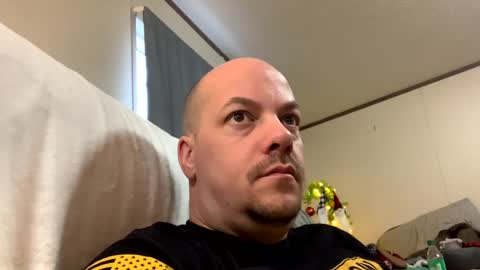 Snapshot of mikeylikesit2222 chatting on December 8, 2024, 2:30 pm mikeylikesit2222 online show from December 8, 2024, 2:30 pm