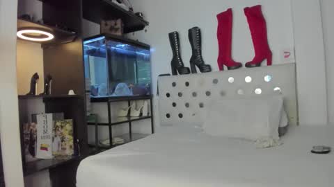 Snapshot of mikeyllafoxts chatting on March 18, 2026, 3:09 am Mikeylla Cour online show from March 18, 2026, 3:09 am