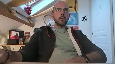 mikmik91 online show from December 17, 2024, 3:39 pm