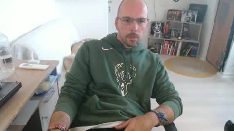 mikmik91 online show from September 12, 2025, 8:58 am