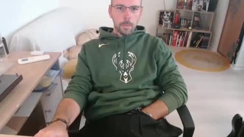 mikmik91 online show from September 23, 2025, 8:39 am