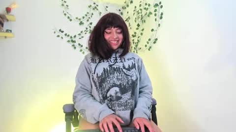 Snapshot of miku_katsuragi chatting on February 16, 2025, 5:37 am miku katsuragi online show from February 16, 2025, 5:37 am