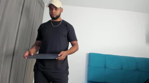 Snapshot of miky_xxx chatting on October 6, 2025, 2:31 am Miky online show from October 6, 2025, 2:31 am