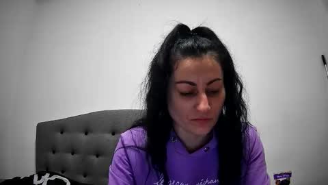 Mikyloveu online show from March 4, 2026, 4:02 pm