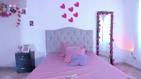 Snapshot of mila_1wood chatting on September 19, 2025, 1:01 pm mila_1wood online show from September 19, 2025, 1:01 pm