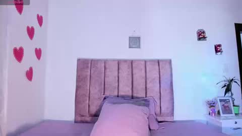 Snapshot of mila_1wood chatting on September 26, 2025, 1:04 pm mila_1wood online show from September 26, 2025, 1:04 pm