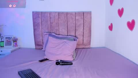 Snapshot of mila_1wood chatting on September 29, 2025, 12:43 pm mila_1wood online show from September 29, 2025, 12:43 pm