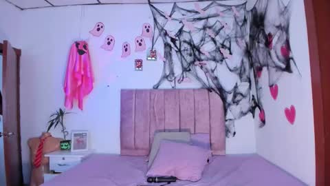 Snapshot of mila_1wood chatting on October 20, 2025, 2:17 pm mila_1wood online show from October 20, 2025, 2:17 pm