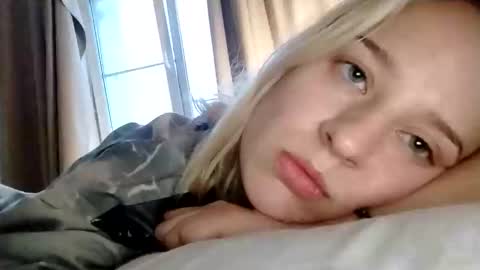 Mila 420 online show from October 27, 2025, 12:20 pm