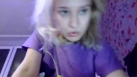 Mila 420 online show from December 5, 2025, 7:10 pm