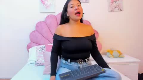 mila_adamss online show from July 4, 2026, 12:33 pm