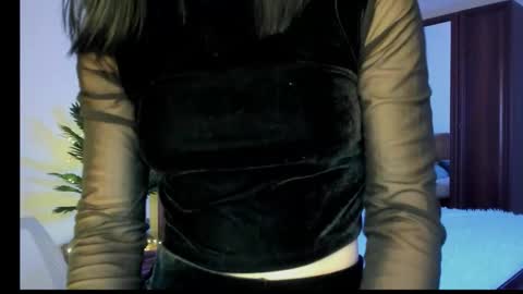 mila_dance_ online show from January 7, 2026, 12:18 pm