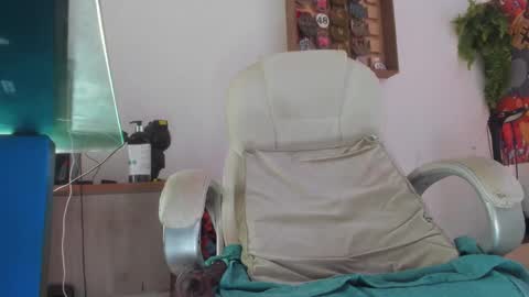 Snapshot of mila_dash chatting on October 15, 2025, 1:44 pm Mila Dash online show from October 15, 2025, 1:44 pm