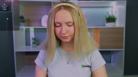 mila_glow online show from April 27, 2026, 7:01 pm