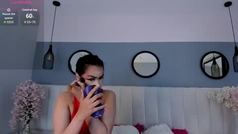 mila_hank online show from May 5, 2026, 12:13 pm