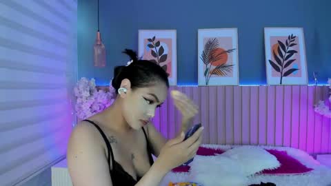 mila_hank online show from May 6, 2026, 12:10 pm
