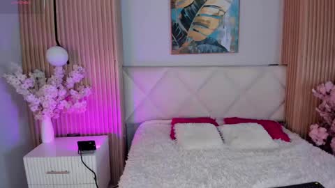 mila_hank online show from May 7, 2026, 2:55 pm