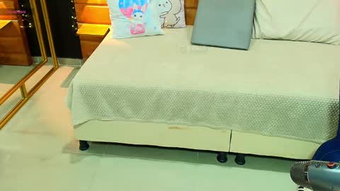 Snapshot of mila_kiitty chatting on March 4, 2025, 11:40 am Milena  online show from March 4, 2025, 11:40 am