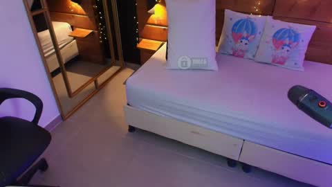 Snapshot of mila_kiitty chatting on September 15, 2025, 11:10 am Milena  online show from September 15, 2025, 11:10 am