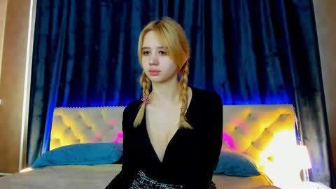 Snapshot of mila_kinor chatting on February 24, 2025, 4:49 am mila_kinor online show from February 24, 2025, 4:49 am