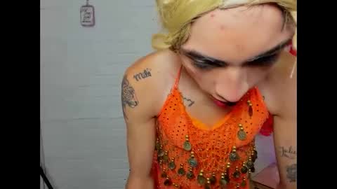 Snapshot of mila_leon chatting on October 18, 2025, 3:31 am Mila online show from October 18, 2025, 3:31 am