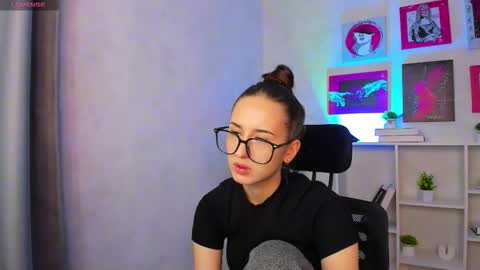 Snapshot of mila_niki chatting on November 19, 2025, 2:00 am mila_niki online show from November 19, 2025, 2:00 am