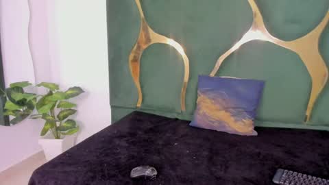 mila_petiteasm online show from June 15, 2026, 12:51 pm