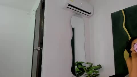 mila_petiteasm online show from June 25, 2026, 12:20 pm