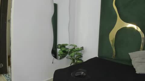 mila_petiteasm online show from June 27, 2026, 12:33 pm