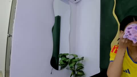 mila_petiteasm online show from July 3, 2026, 12:33 pm