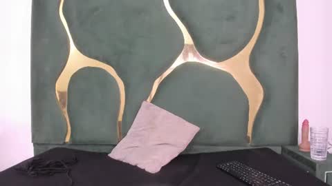 mila_petiteasm online show from July 6, 2026, 3:03 pm