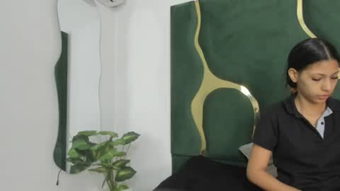 mila_petiteasm online show from July 9, 2026, 12:20 pm