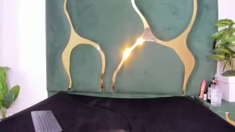 mila_petiteasm online show from July 29, 2026, 12:25 pm