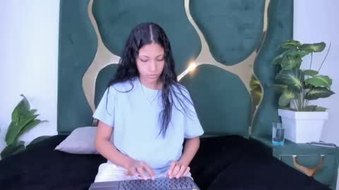 mila_petiteasm online show from August 4, 2026, 12:30 pm