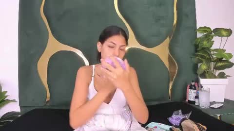 mila_petiteasm online show from August 6, 2026, 12:40 pm