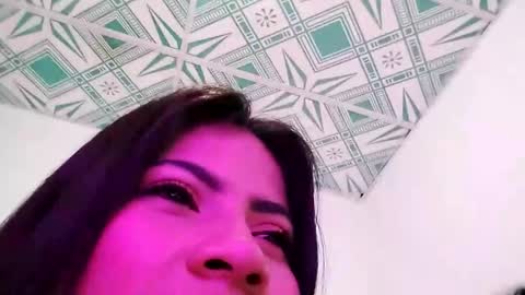 Snapshot of mila_rey25_ chatting on September 17, 2025, 4:25 am laura online show from September 17, 2025, 4:25 am